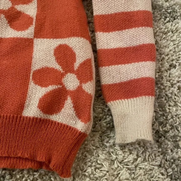 Liam & Co Orange and Cream Checkered Sweater with Floral‎ Design Size Small - Picture 4 of 7